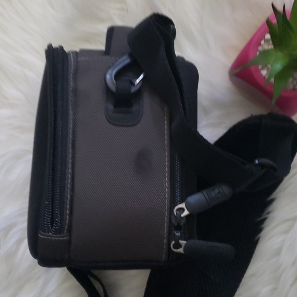 Case Logic Black and Gray Mini Hard Camera Case - Picture 3 of 3